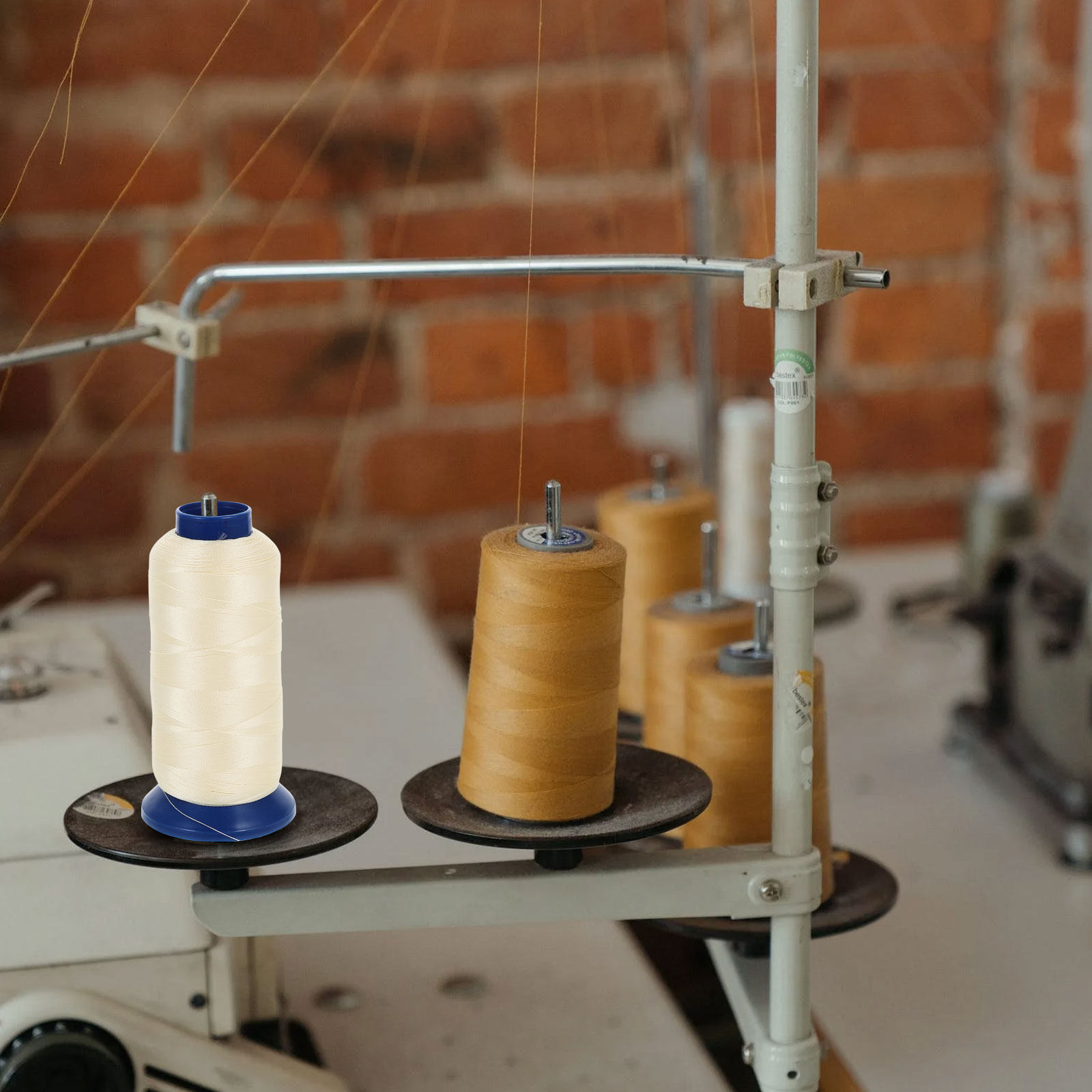 3000 Yards Light Blue Glow in  - Sewing Knit recension och pris